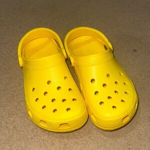 Size 6 yellow croc